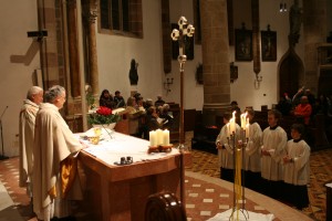 Dr. Reinhard Demetz zelebriert den Gottesdienst zu Mariä Lichtmess