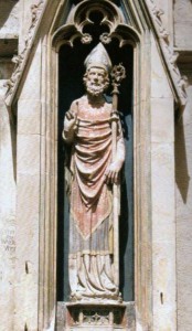 Hl. Nikolaus, um 1340-1350 - Sandsteinplastik an der Südfassade