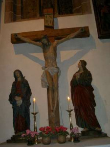 Kreuzgruppe im Langhaus von Hans Patsch (1640)-750